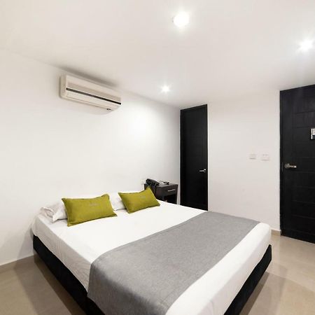 Ayenda 1236 Platinum Plaza Hotel Меделин Екстериор снимка