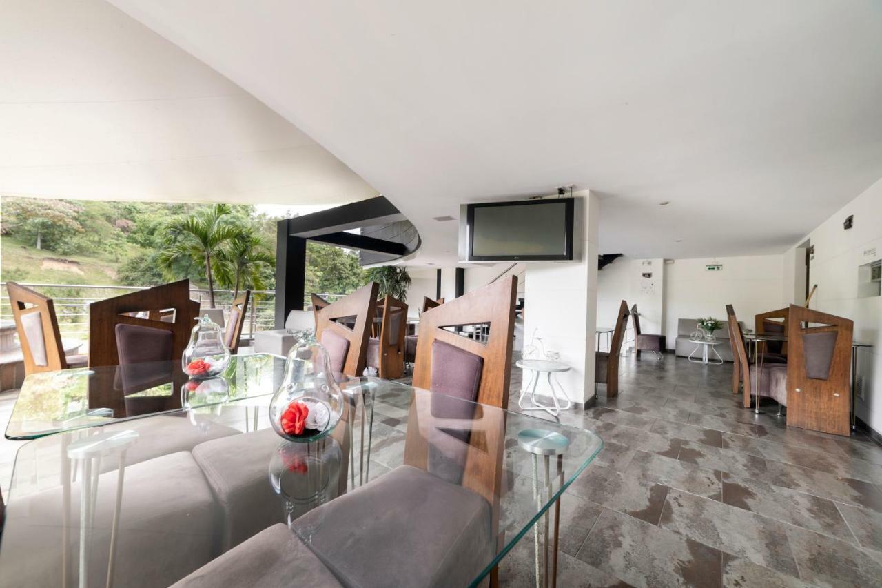 Ayenda 1236 Platinum Plaza Hotel Меделин Екстериор снимка
